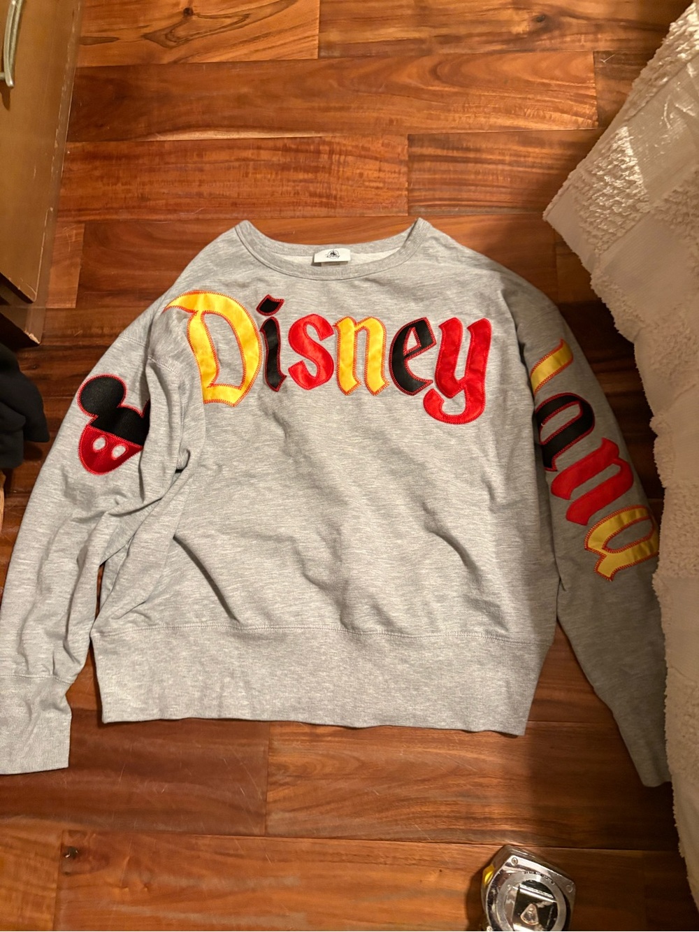 Disney Parks Disneyland Sweatshirt Large Gray Mickey Mouse Satin Applique (1261)